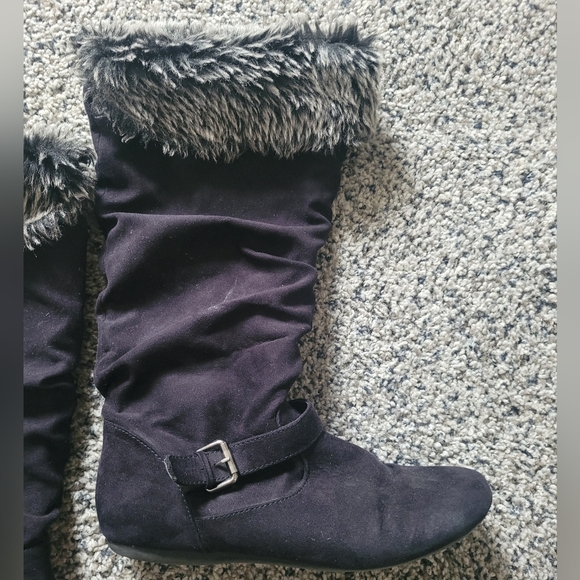 FREE New Directions Black Boots - Picture 2 of 9